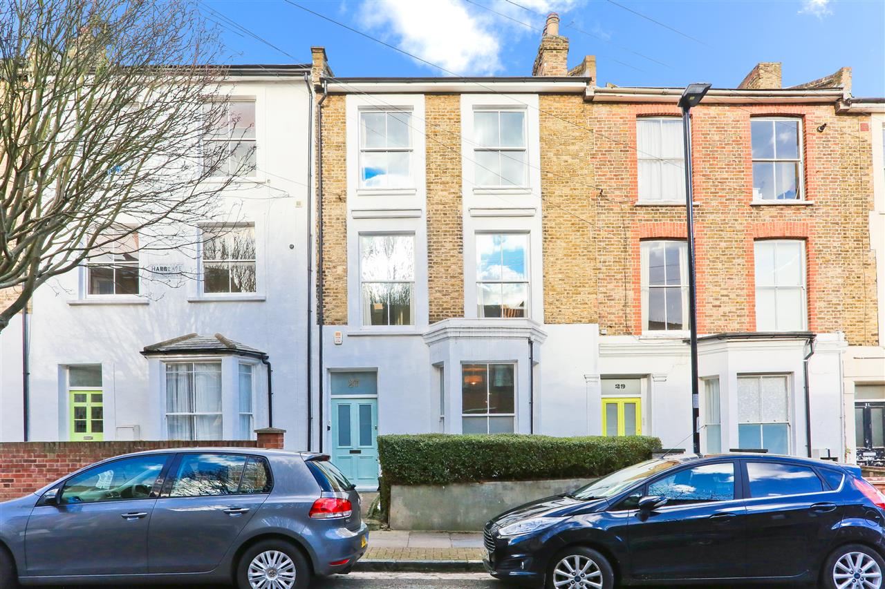4 bed house for sale in Hargrave Road 0