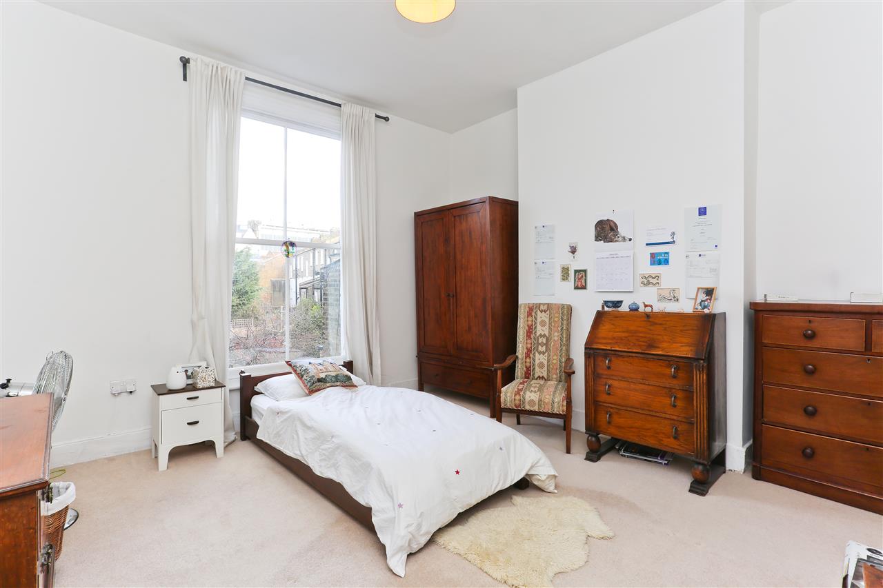 4 bed house for sale in Hargrave Road 7