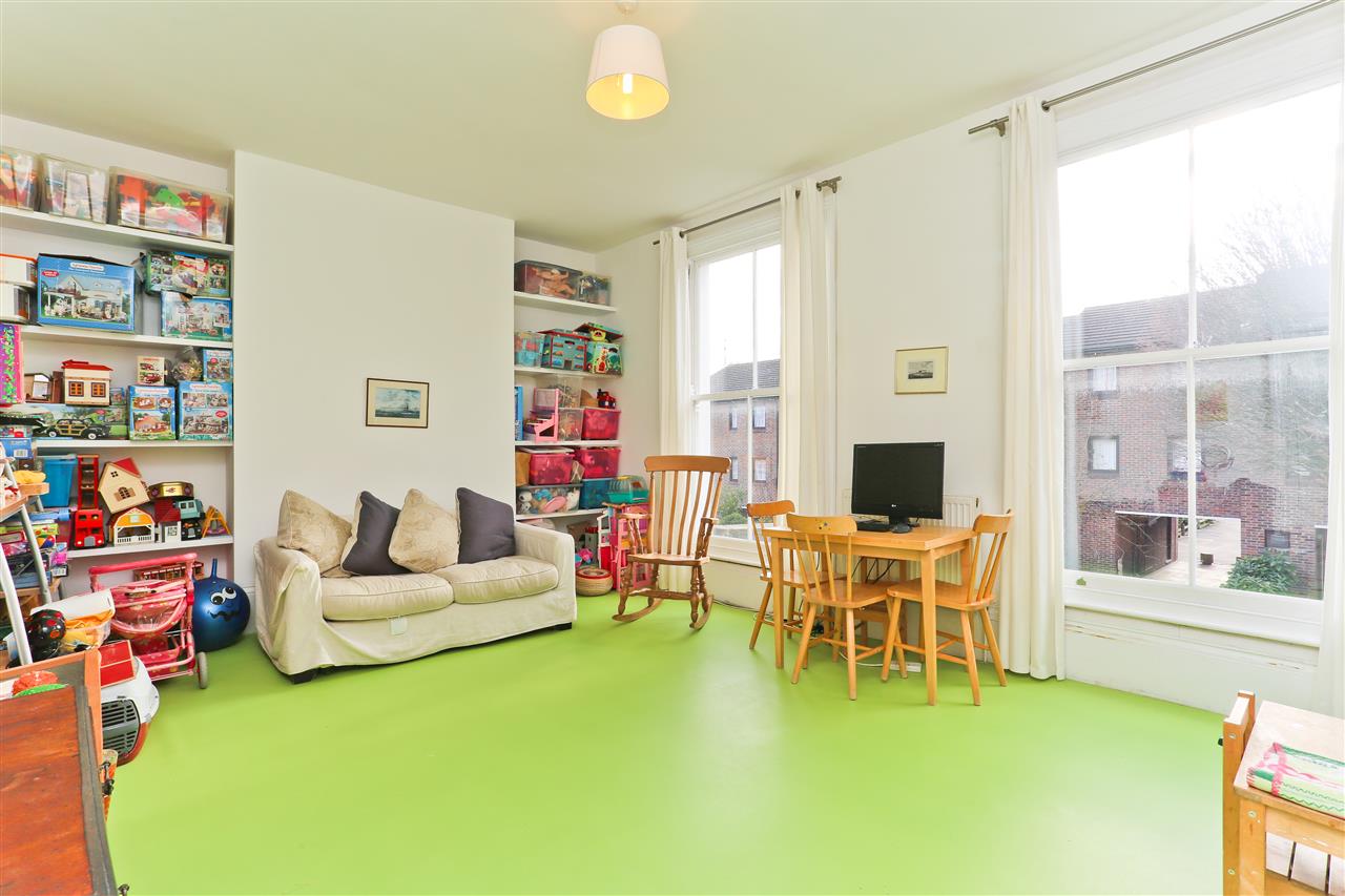 4 bed house for sale in Hargrave Road  - Property Image 9