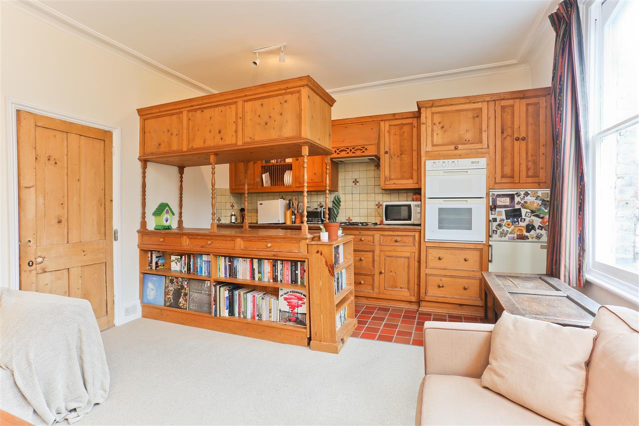 1 bed flat for sale in Tufnell Park Road  - Property Image 6