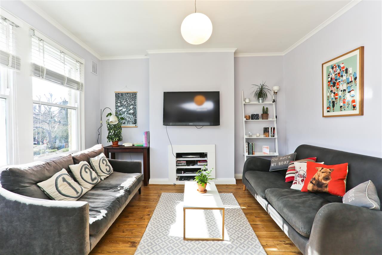 2 bed flat for sale in Tufnell Park Road - Property Image 1