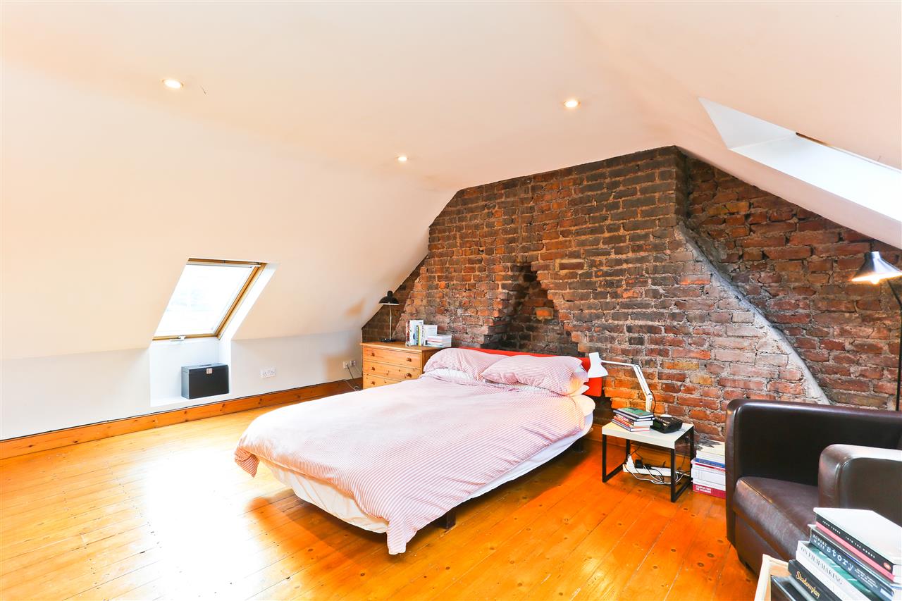 2 bed flat for sale in Tufnell Park Road  - Property Image 2