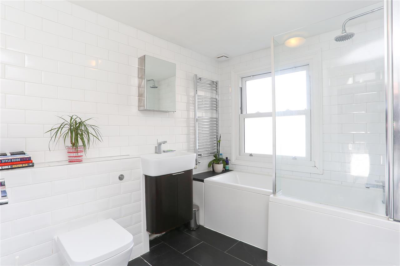 2 bed flat for sale in Tufnell Park Road 7