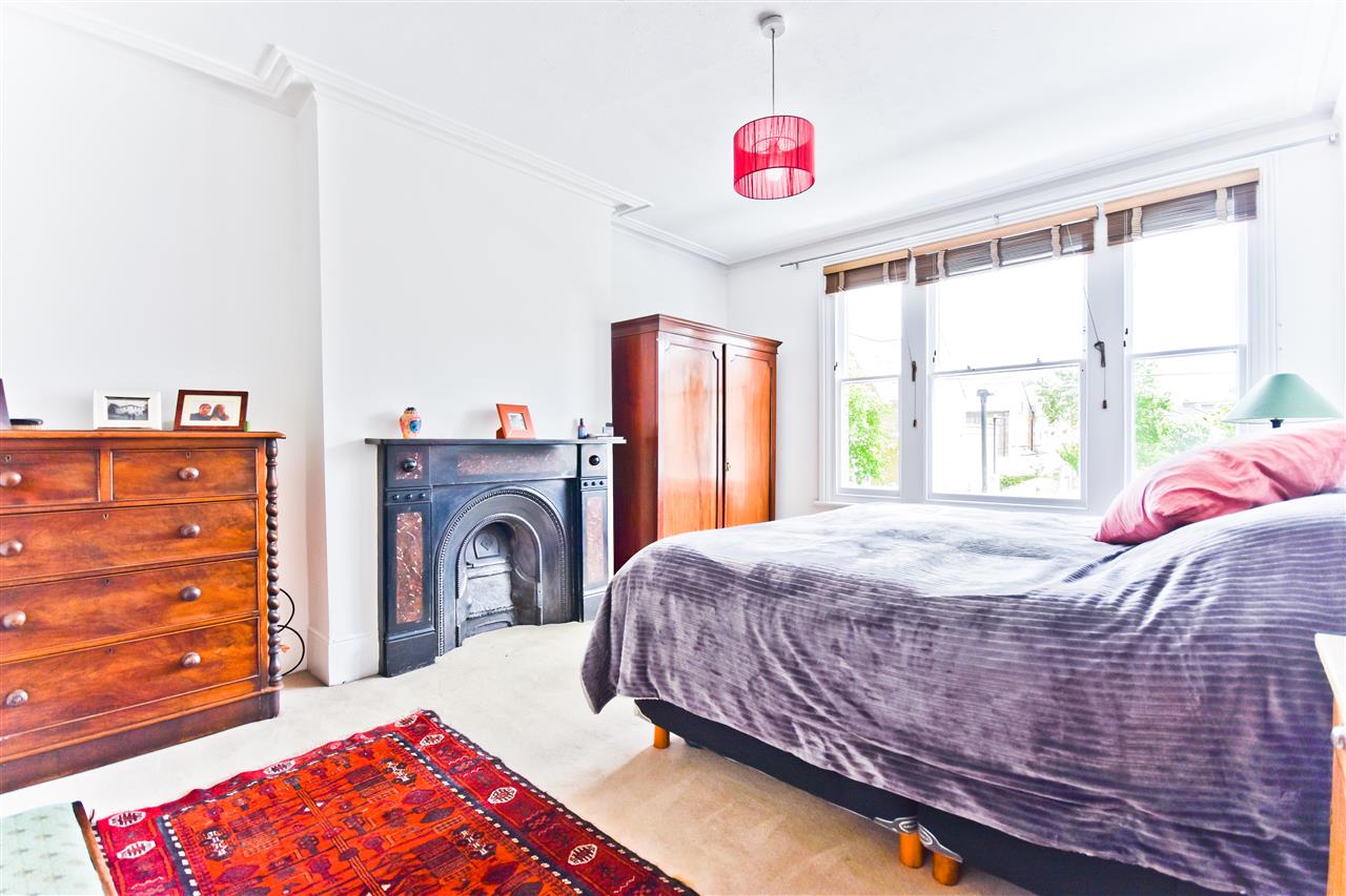 5 bed terraced house for sale in Yerbury Road 4