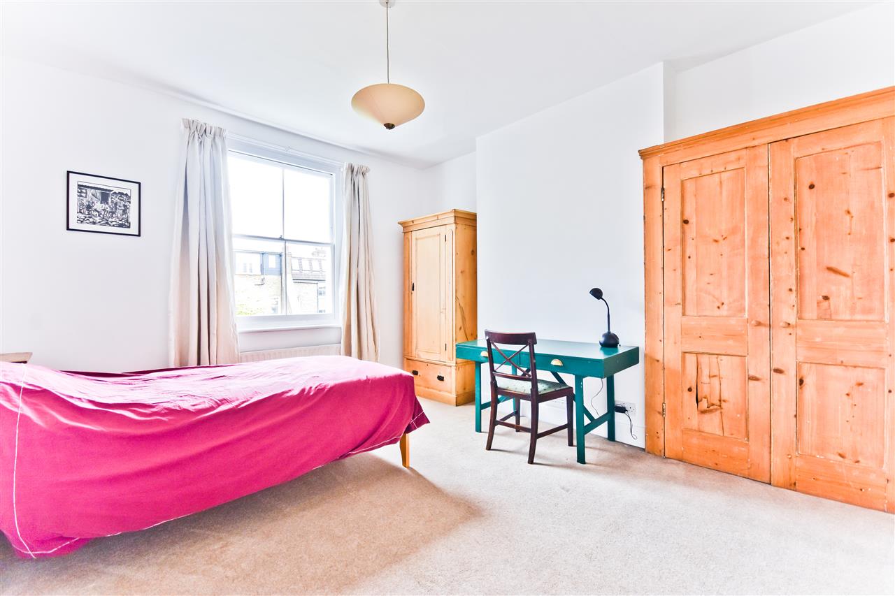 5 bed terraced house for sale in Yerbury Road 5