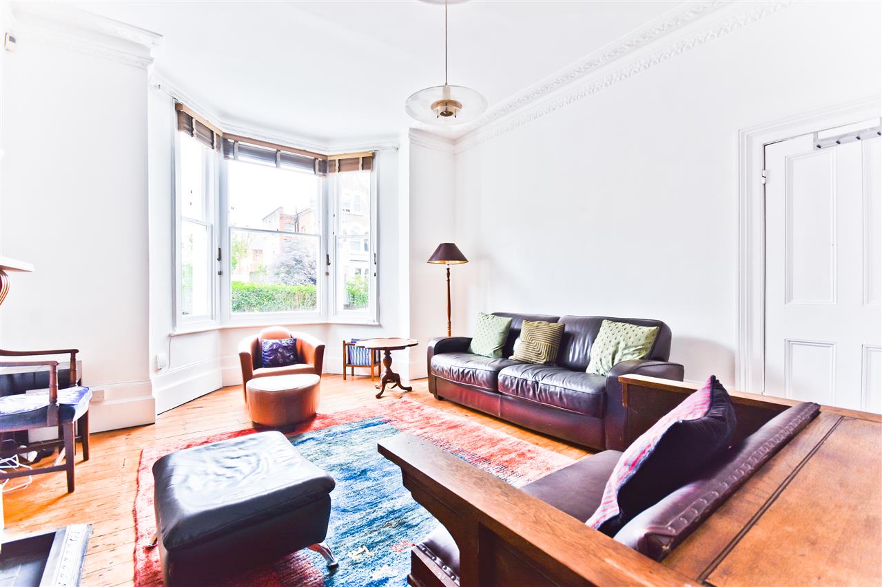 5 bed terraced house for sale in Yerbury Road 10