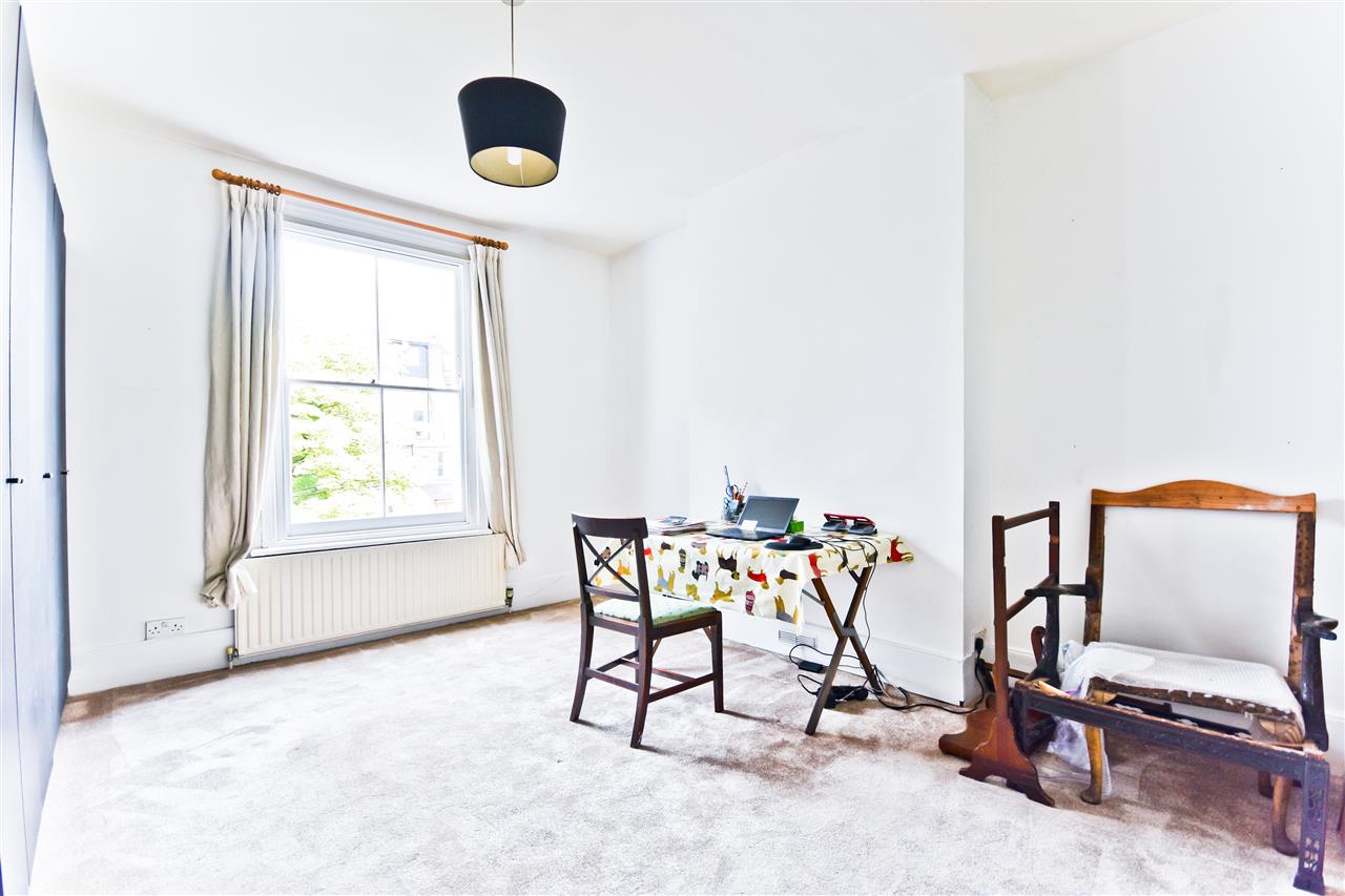 5 bed terraced house for sale in Yerbury Road 12