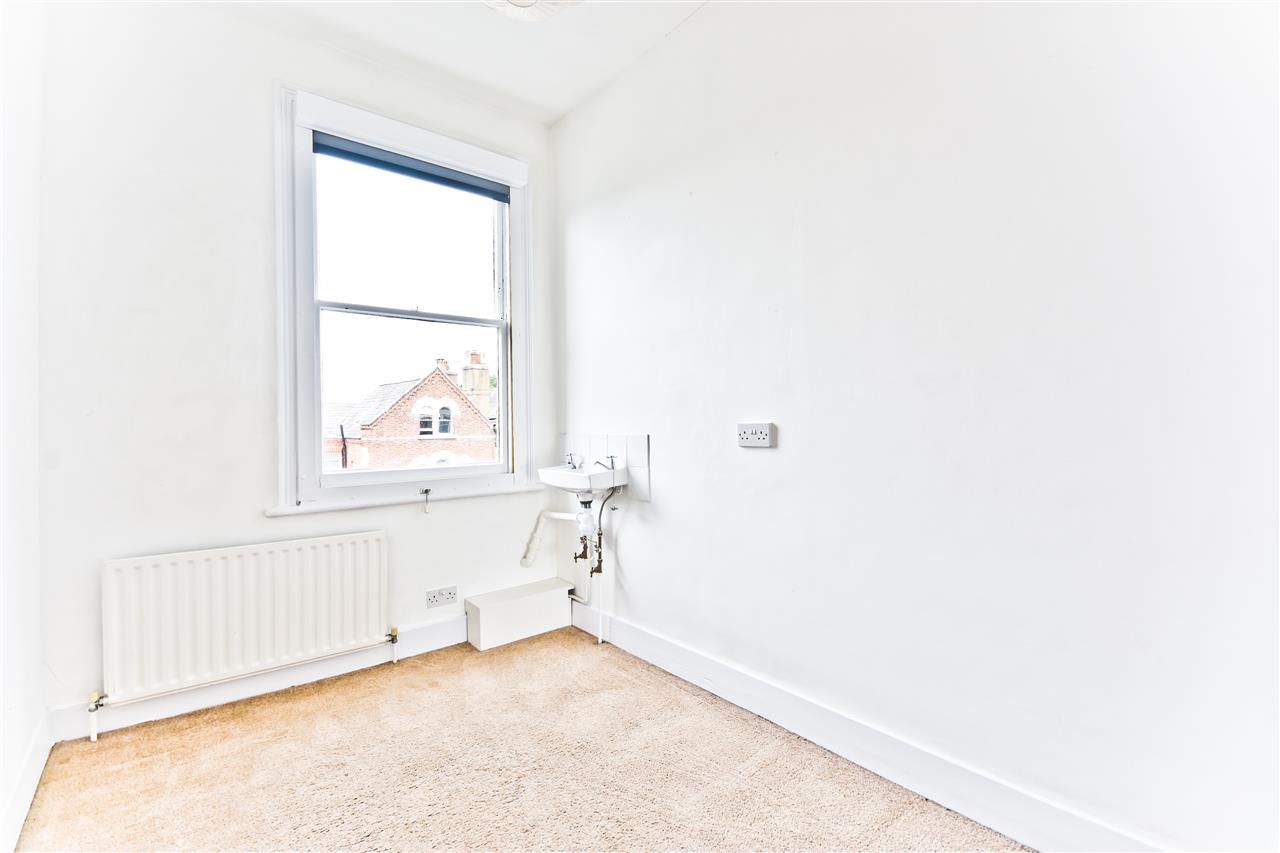 5 bed terraced house for sale in Yerbury Road 16