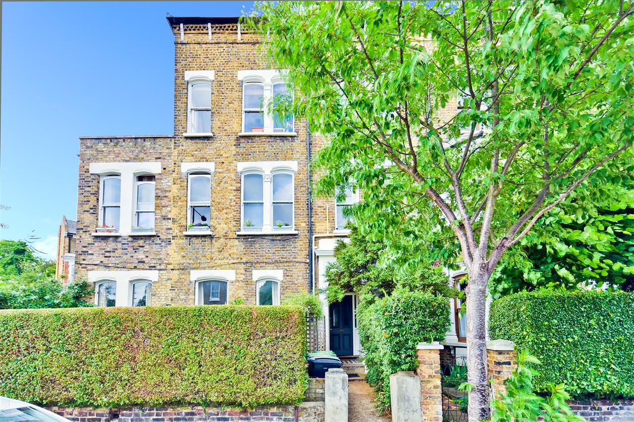 1 bed flat for sale in Lady Somerset Road 0