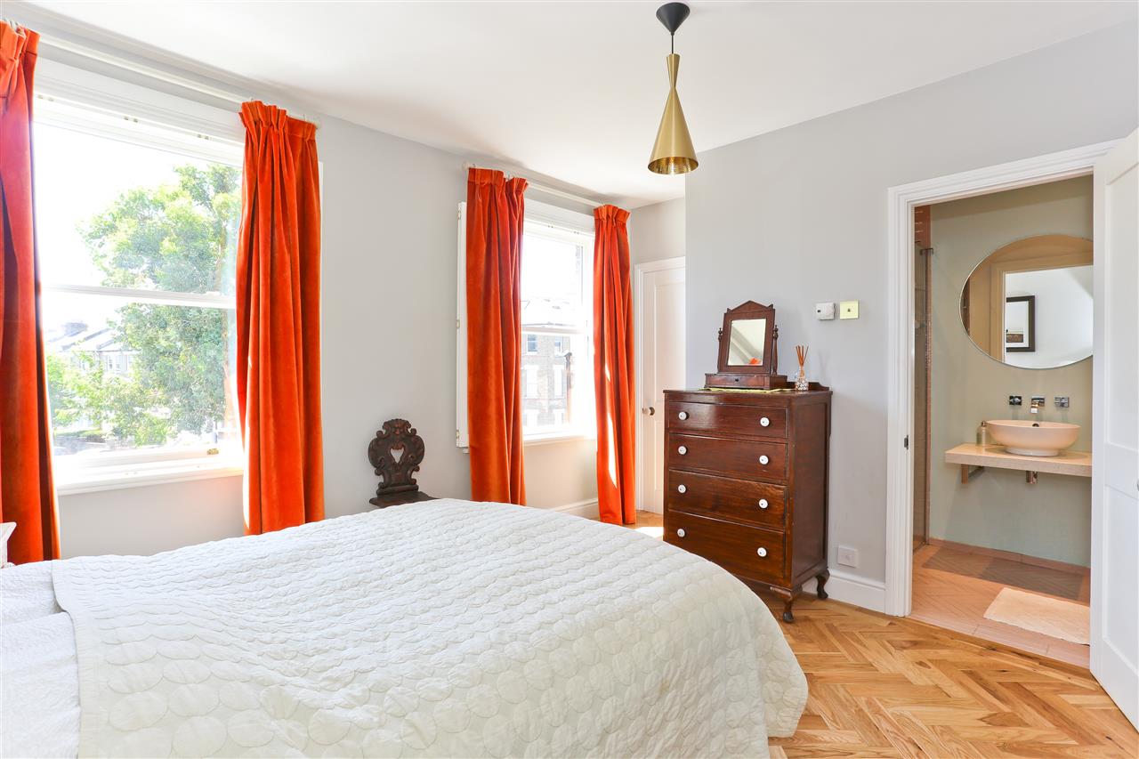 3 bed flat for sale in Tufnell Park Road  - Property Image 5