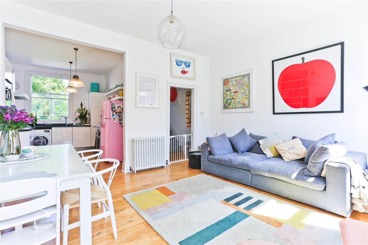 3 bed flat for sale in Tufnell Park Road 5