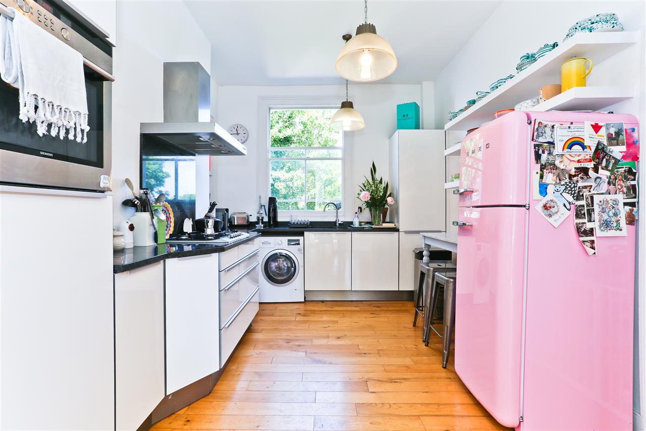 3 bed flat for sale in Tufnell Park Road 6