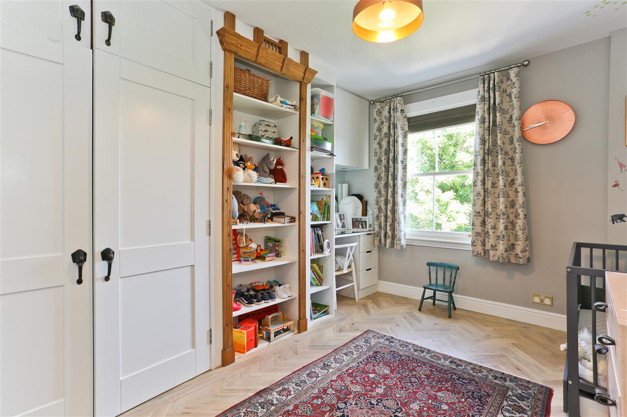 3 bed flat for sale in Tufnell Park Road  - Property Image 9