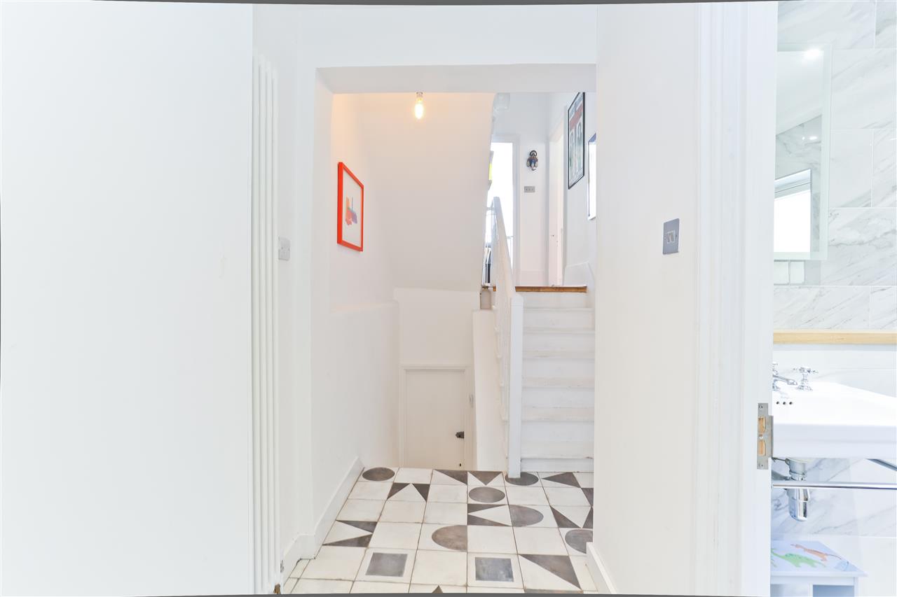 3 bed flat for sale in Tufnell Park Road 12