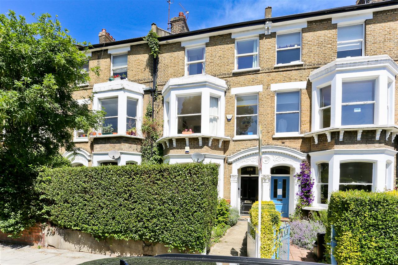 3 bed flat for sale in Tufnell Park Road 18