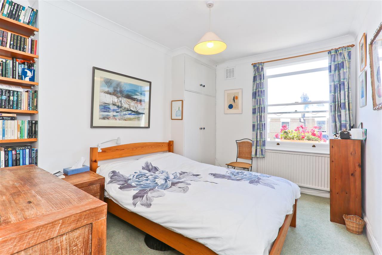 4 bed flat for sale in Huddleston Road  - Property Image 5