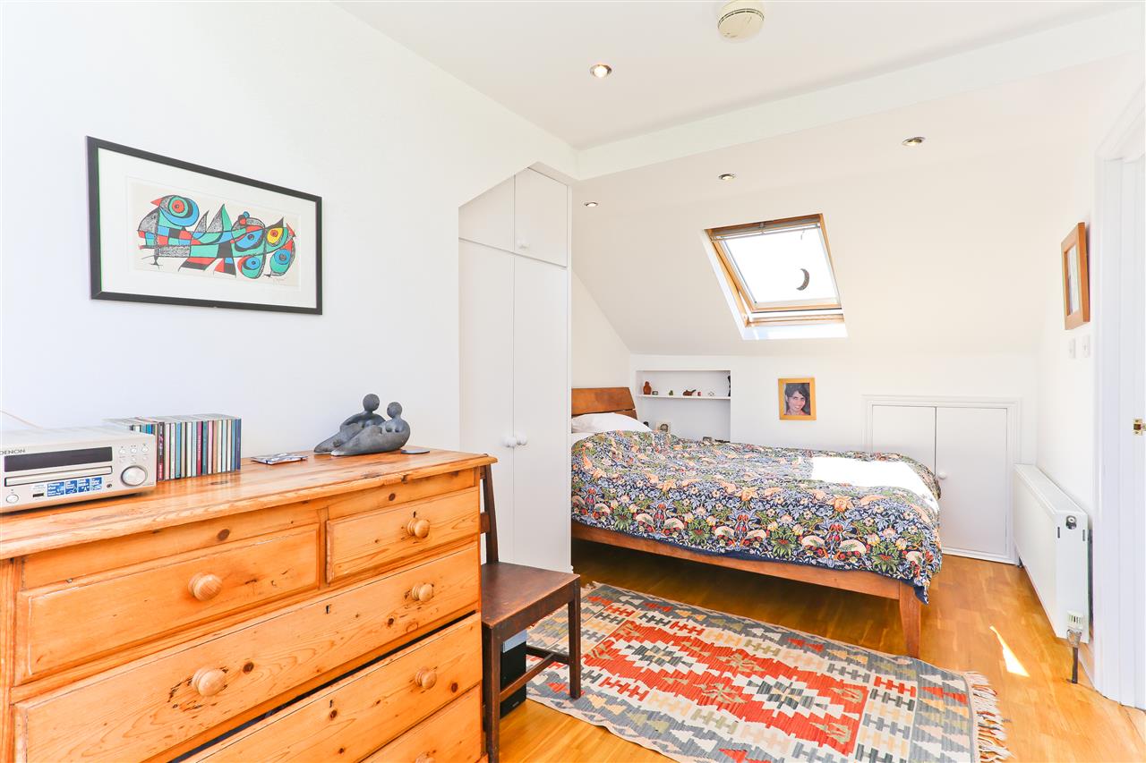 4 bed flat for sale in Huddleston Road  - Property Image 6