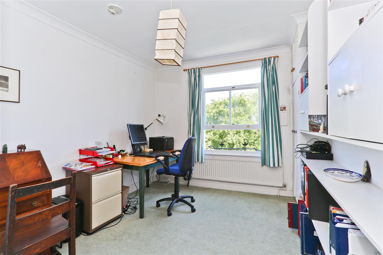 4 bed flat for sale in Huddleston Road 12