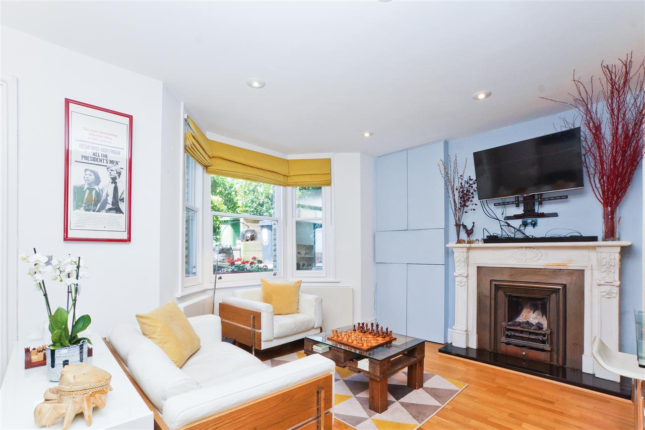 3 bed flat for sale in Huddleston Road 0