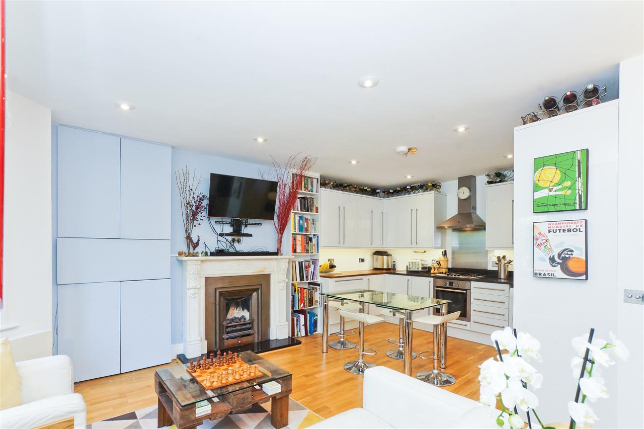 3 bed flat for sale in Huddleston Road 11