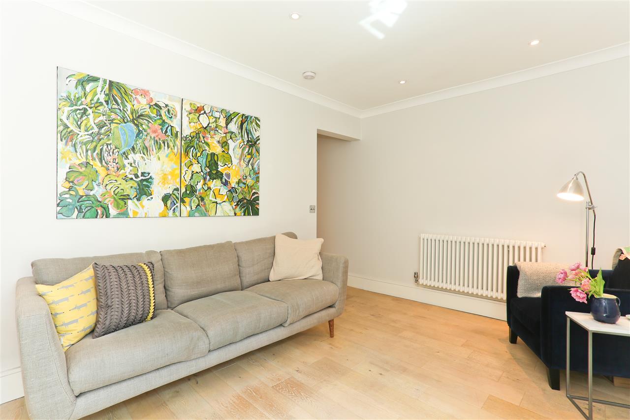 1 bed flat for sale in Leighton Road 4