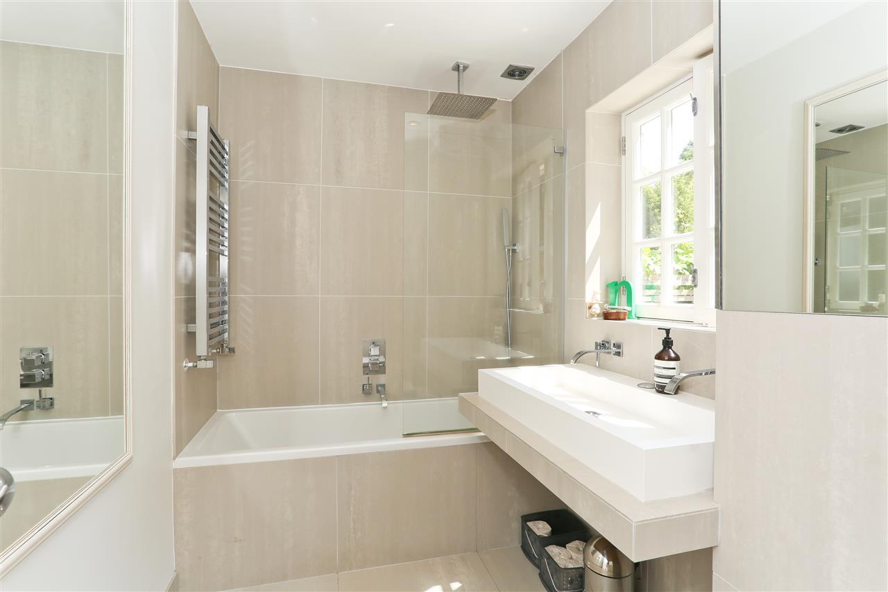 1 bed flat for sale in Leighton Road  - Property Image 8