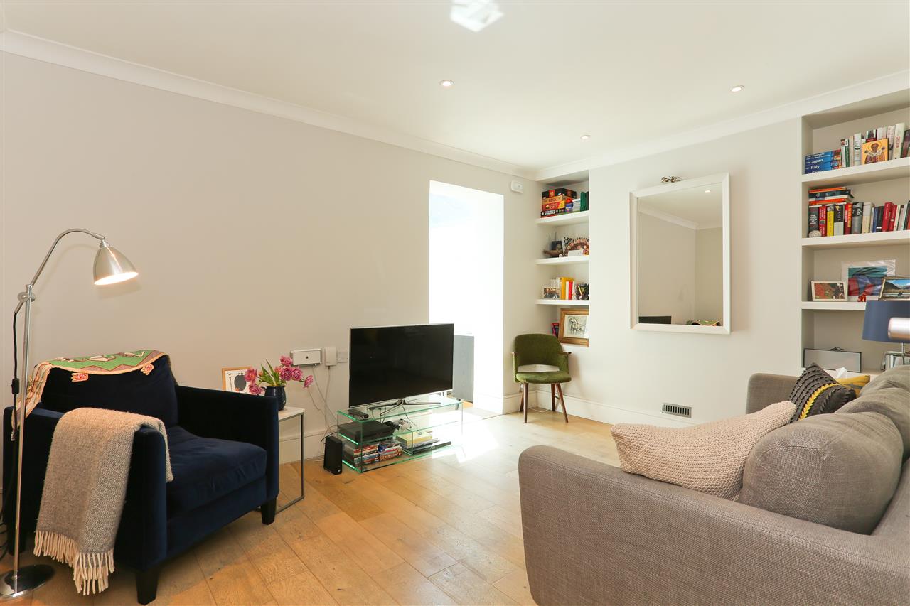 1 bed flat for sale in Leighton Road 10