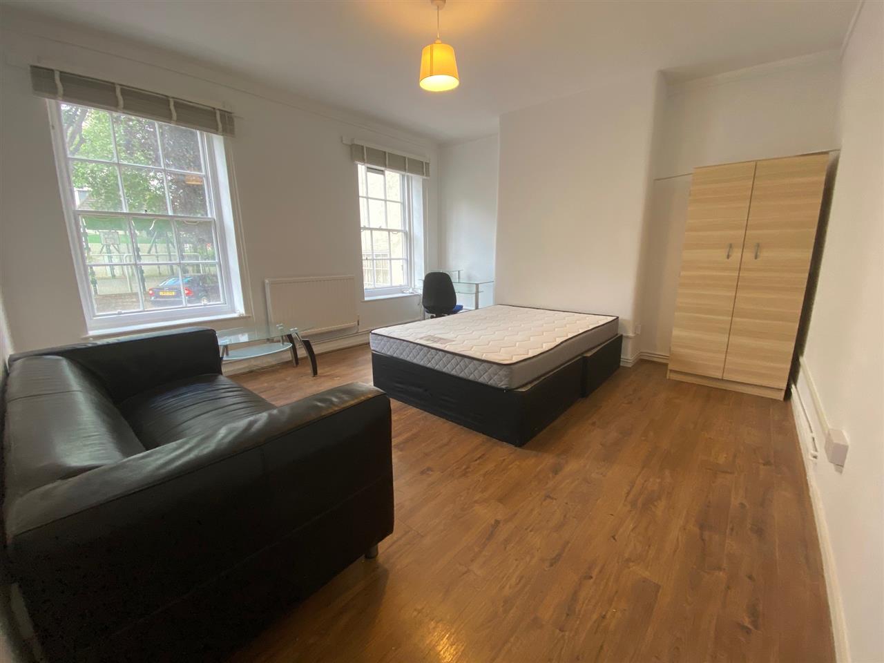 A HMO licensed purpose-built apartment residing on the ground floor of a low-rise block. The accommodation comprises of 3 Double Bedrooms, Equipped  Kitchen and Bathroom (No Reception). Further benefits include gas central heating, communal courtyard and the home allows up to 3 non-related ...