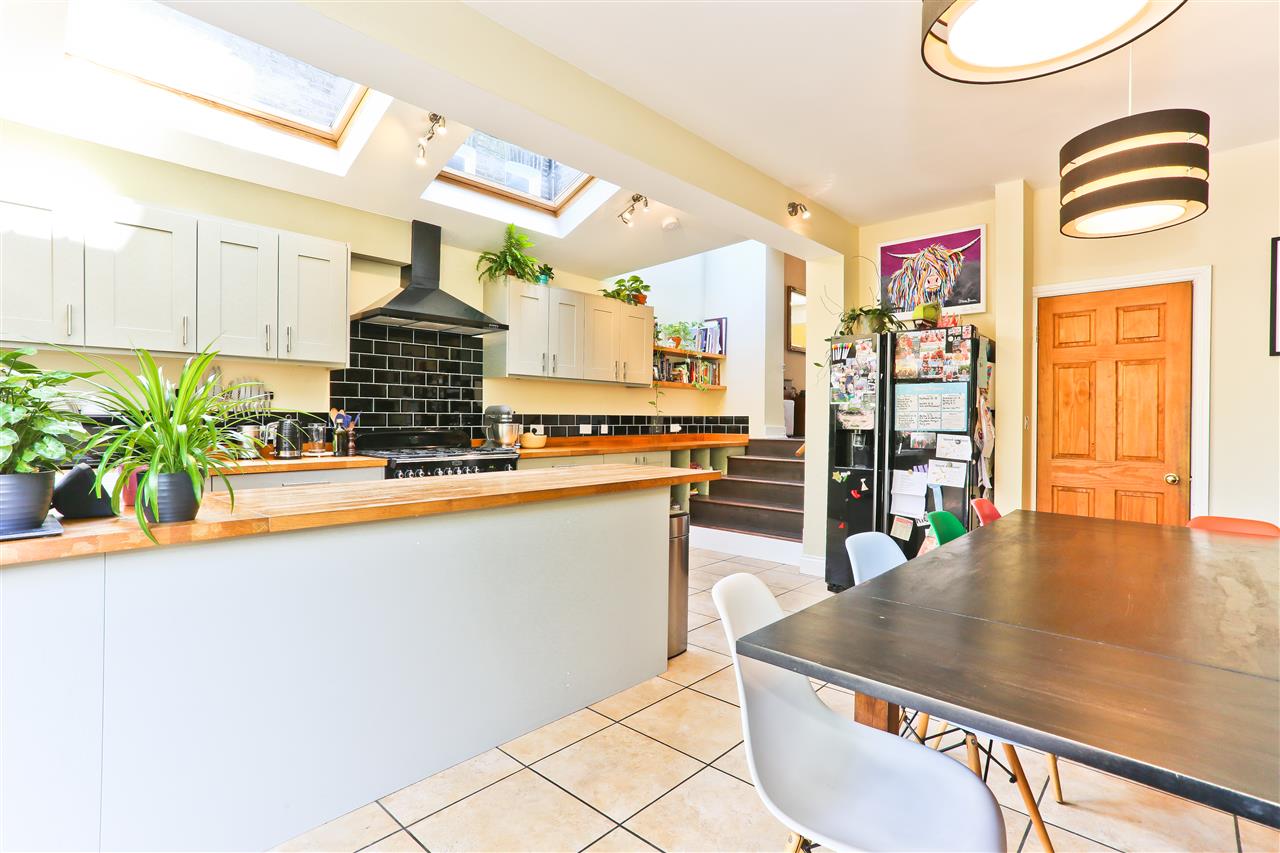6 bed terraced house for sale in Mercers Road 2
