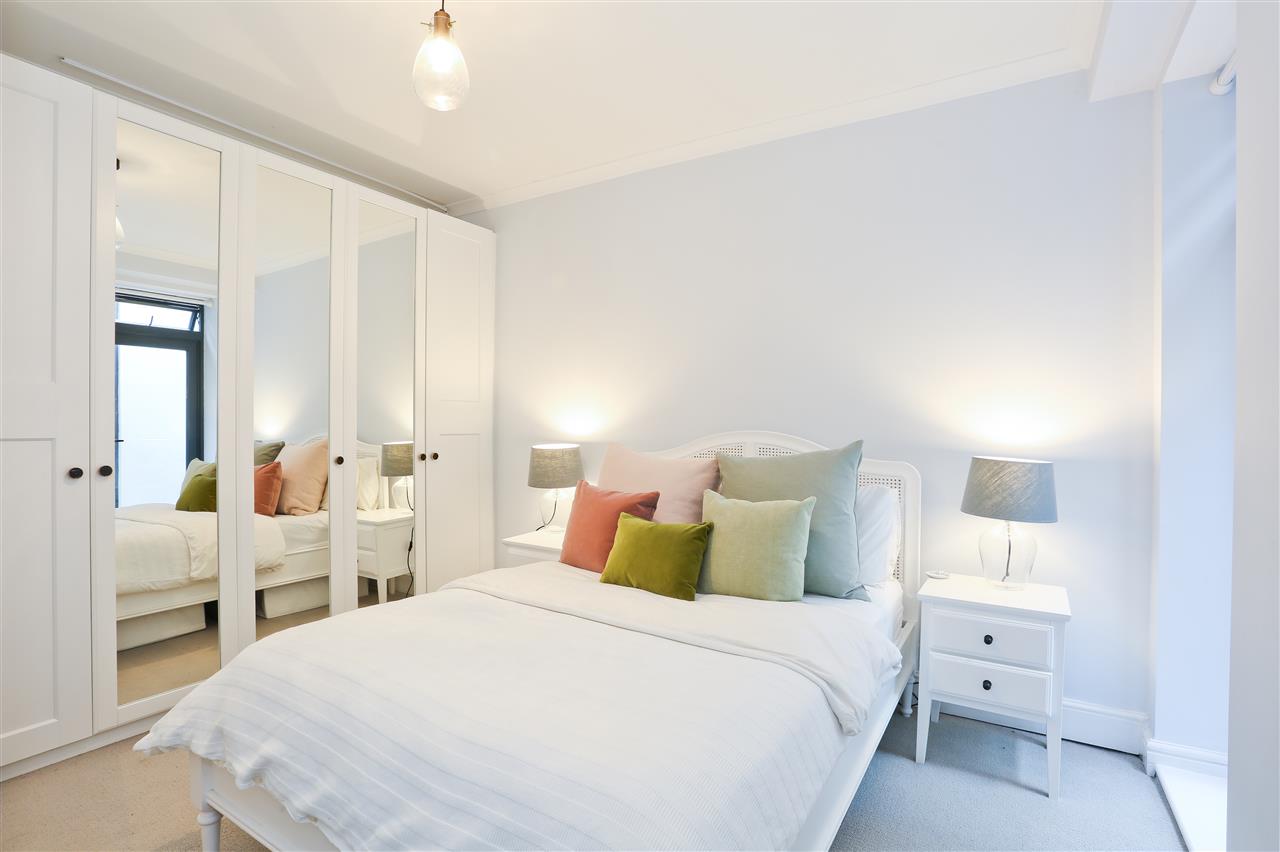2 bed flat for sale in Huddleston Road  - Property Image 9