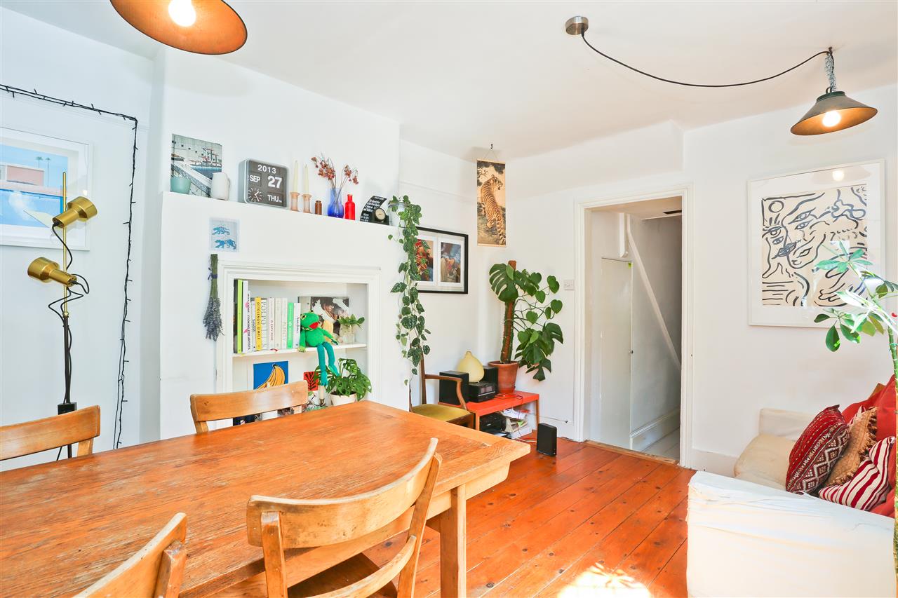 3 bed flat for sale in Brecknock Road  - Property Image 5