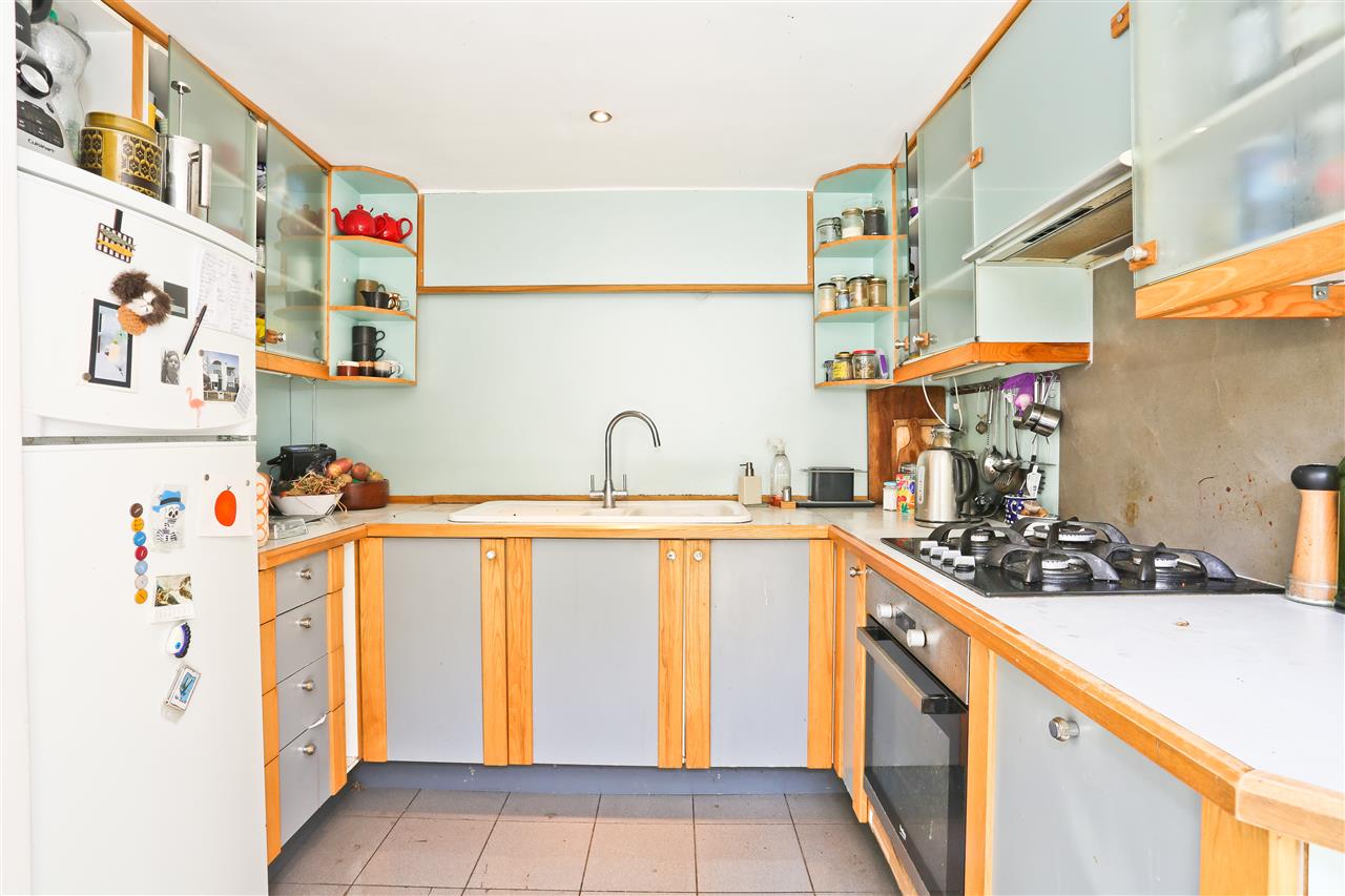 3 bed flat for sale in Brecknock Road  - Property Image 9