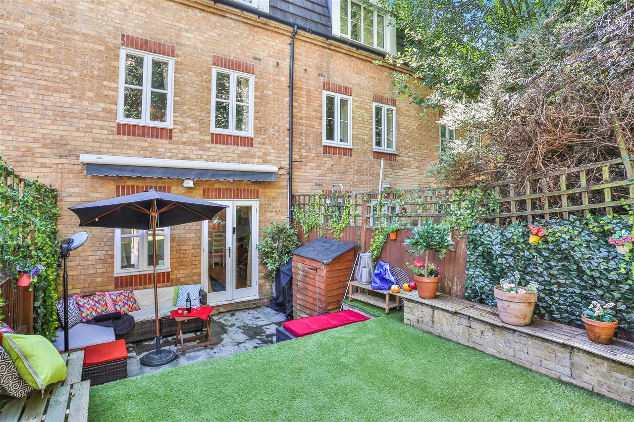 4 bed town house for sale in Goddard Place 15