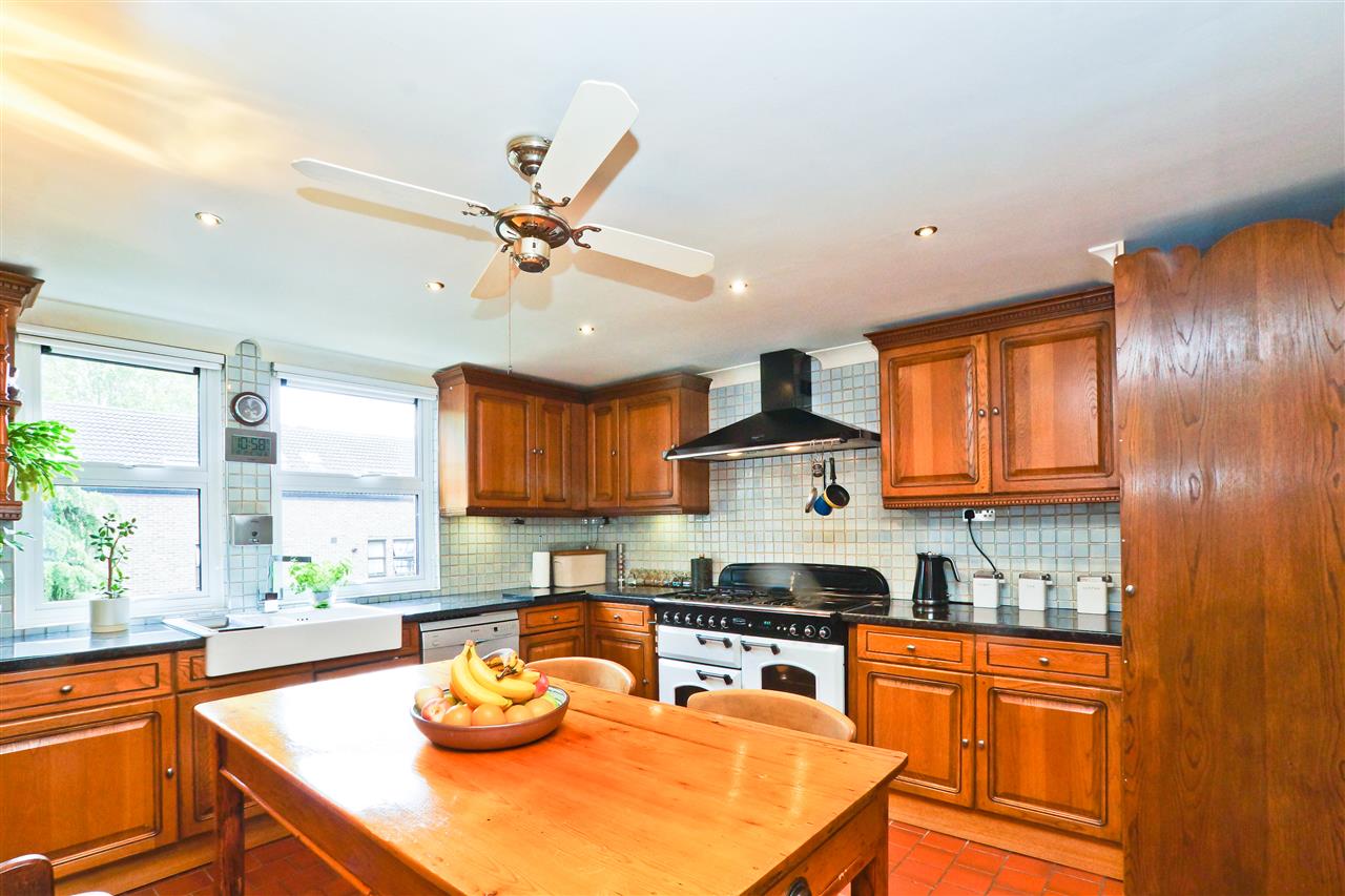 2 bed flat for sale 1