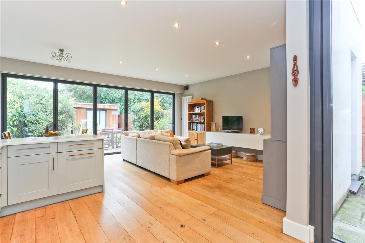 3 bed flat for sale in Yerbury Road  - Property Image 1