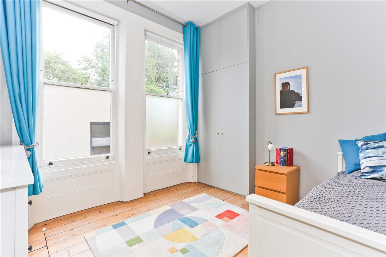 3 bed flat for sale in Yerbury Road  - Property Image 9