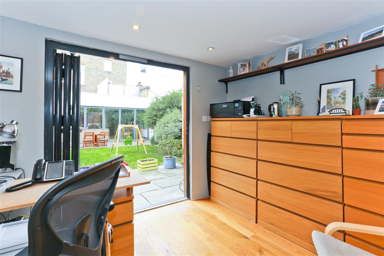 3 bed flat for sale in Yerbury Road  - Property Image 15