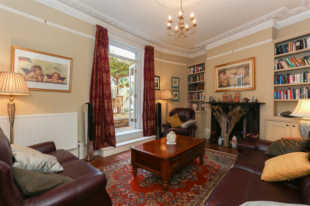 6 bed terraced house for sale in Brecknock Road 1