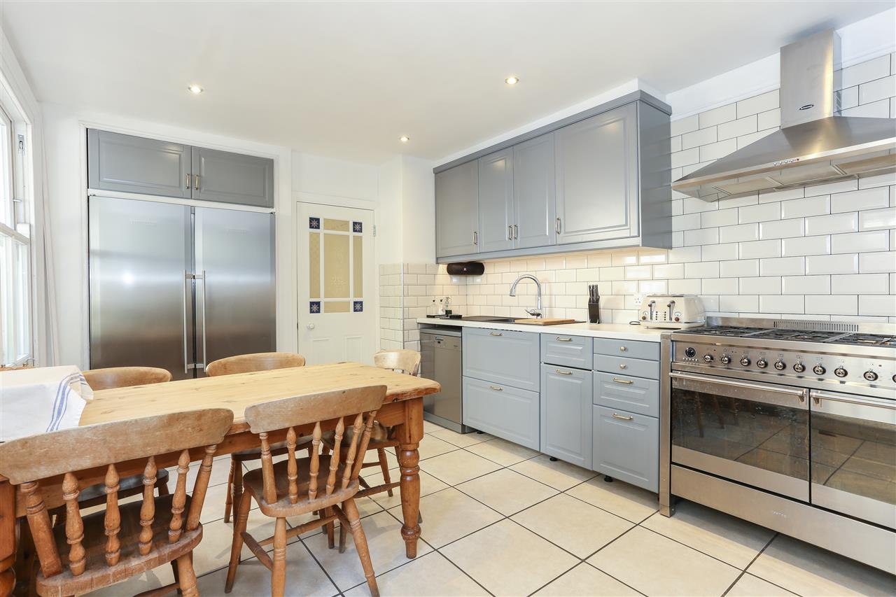 6 bed terraced house for sale in Brecknock Road 3