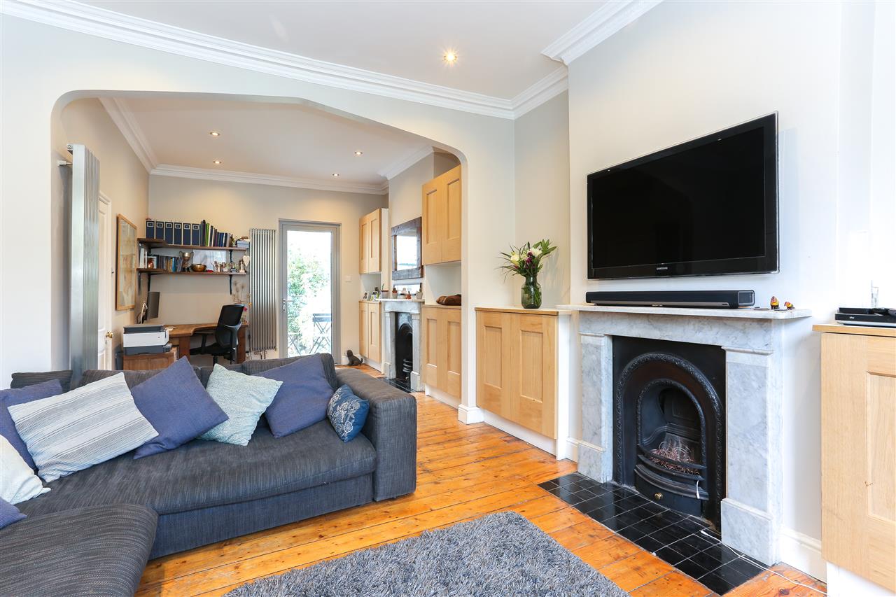 4 bed terraced house for sale in Hugo Road  - Property Image 2