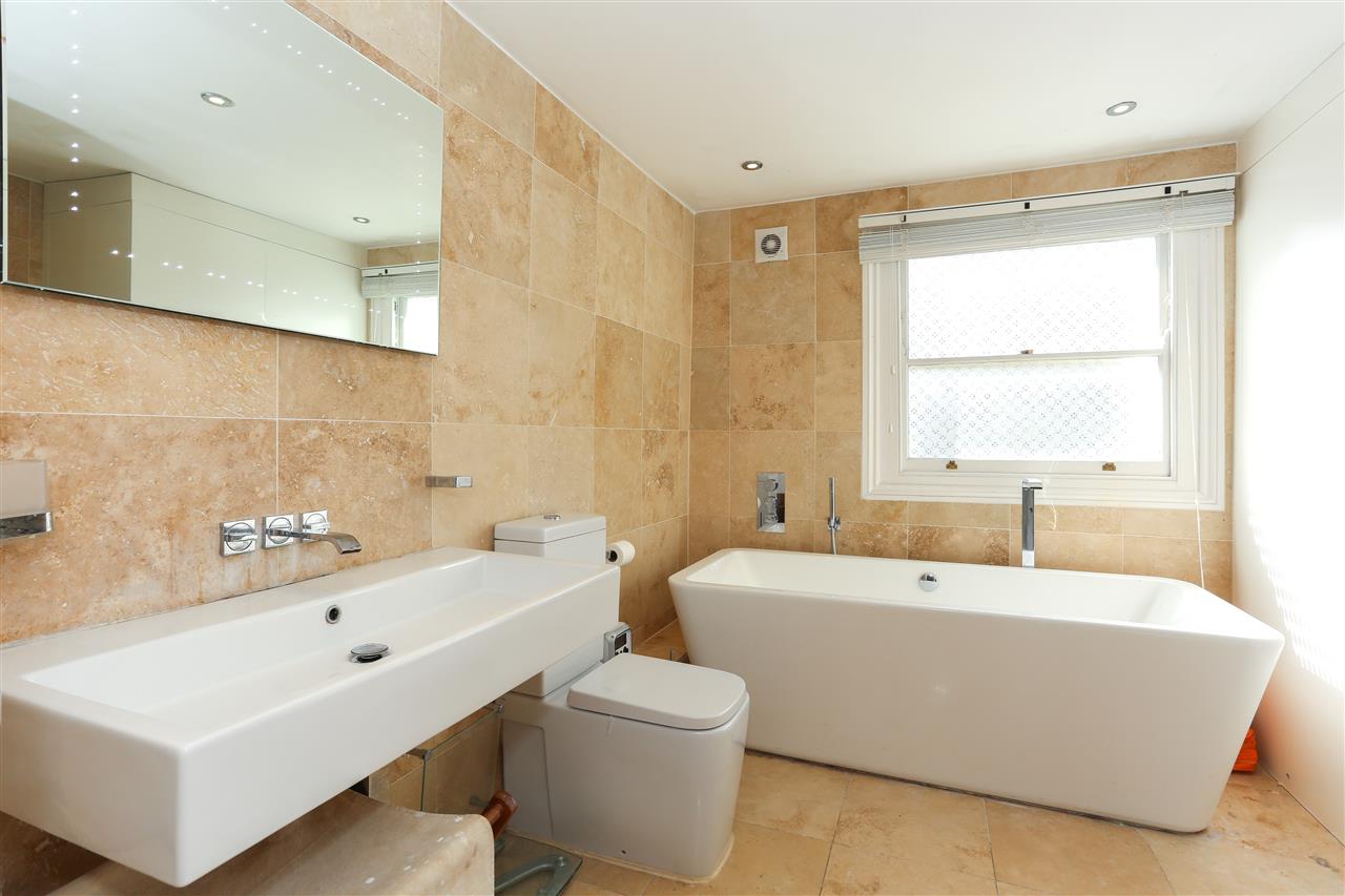 4 bed terraced house for sale in Hugo Road  - Property Image 19