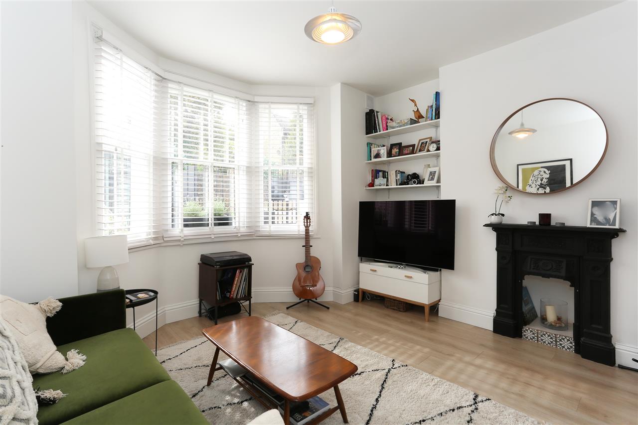 1 bed flat for sale in Tufnell Park Road 1