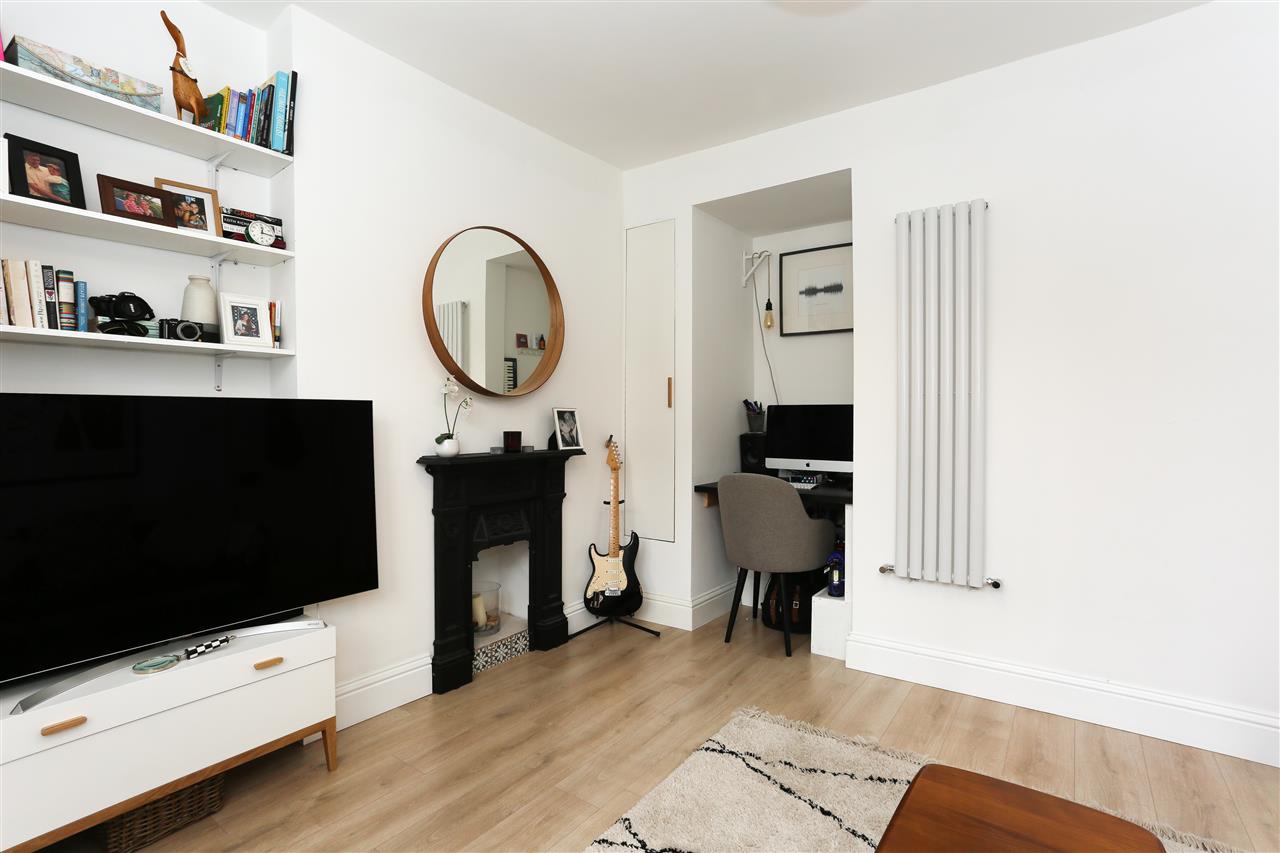 1 bed flat for sale in Tufnell Park Road 8