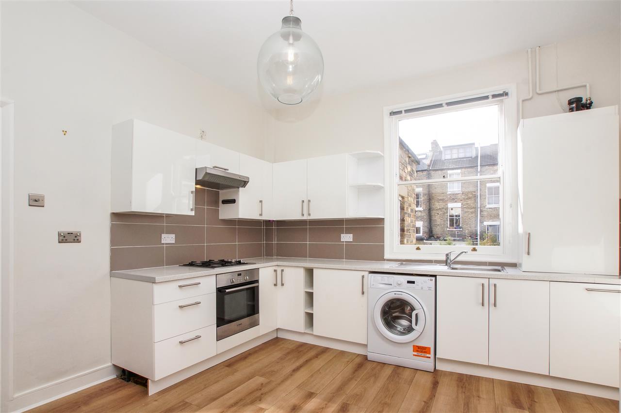 3 bed flat for sale in Bardolph Road 2