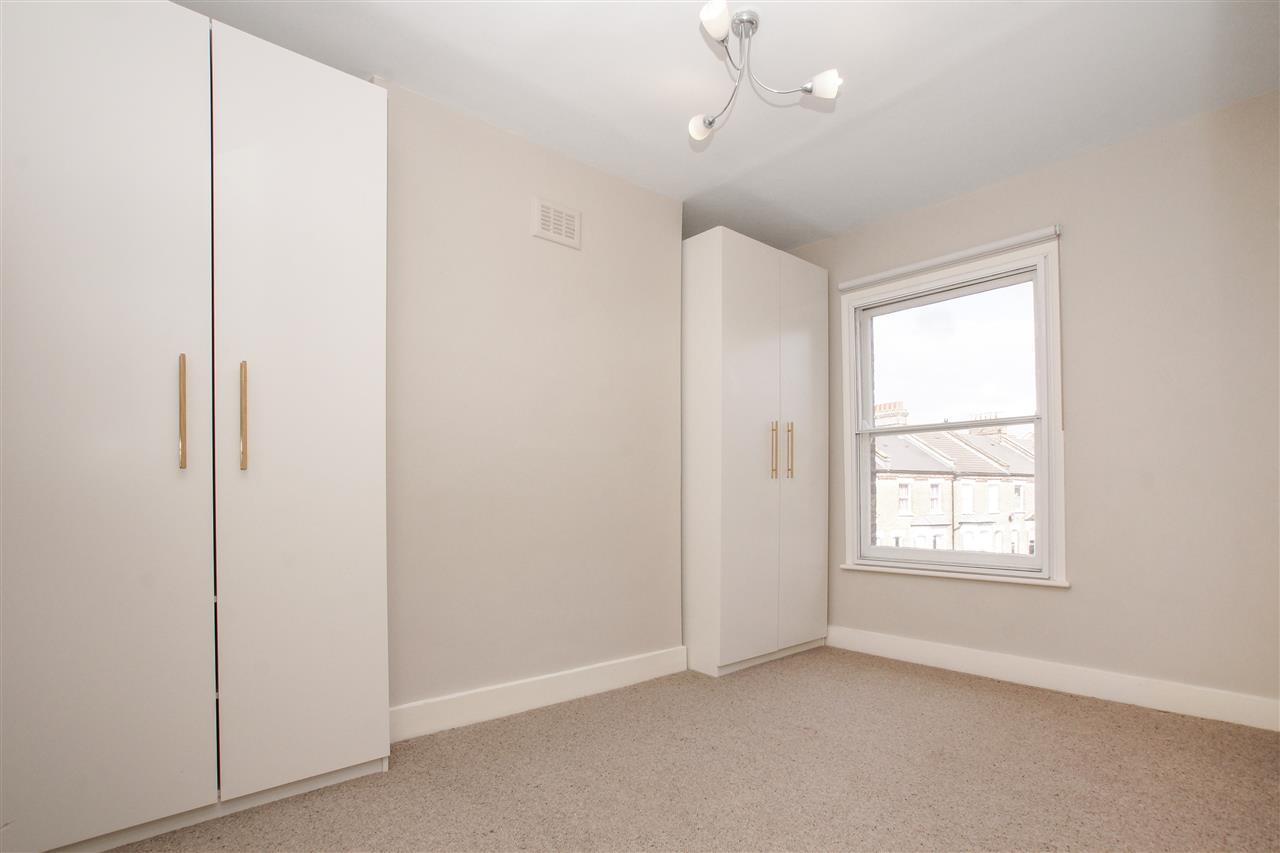 3 bed flat for sale in Bardolph Road 7
