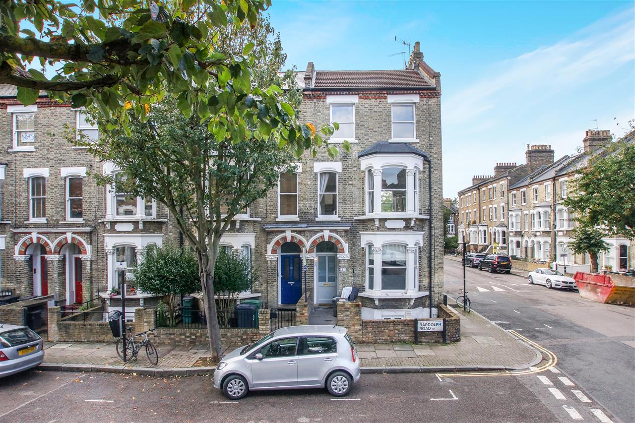 3 bed flat for sale in Bardolph Road 15