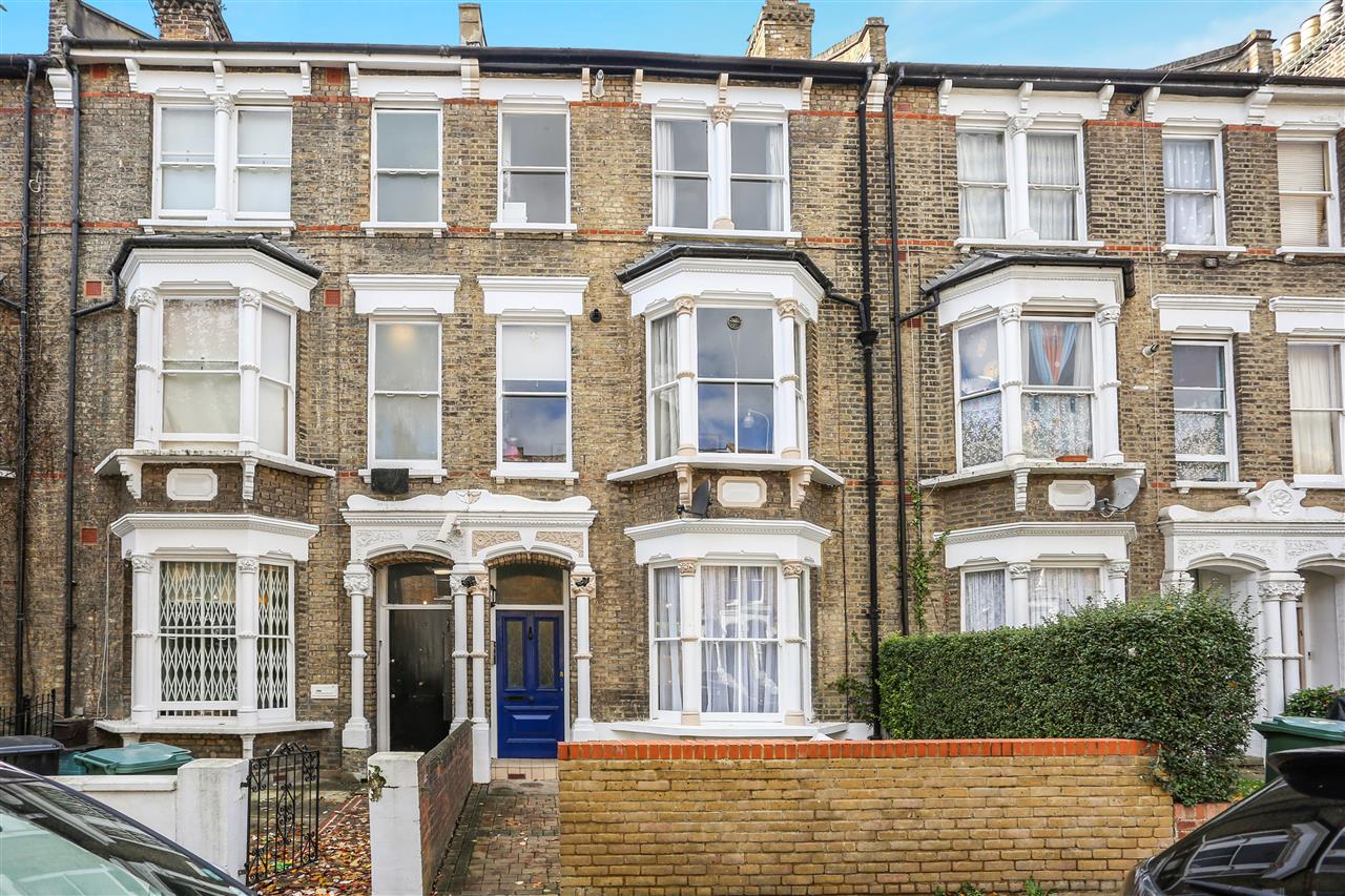 VIDEO TOUR AVAILABLE UPON REQUEST. <BR>CHAIN FREE! A very well presented and spacious (approximately 891 Sq Ft/83 Sq M) split level ground floor apartment situated in a prime location on a popular tree lined road in the heart of Tufnell Park within close proximity to Tufnell Park underground ...