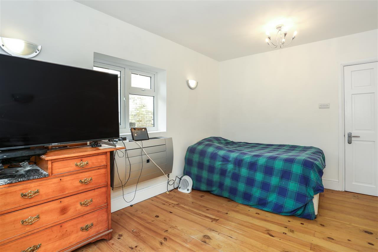 2 bed flat for sale in Huddleston Road 11