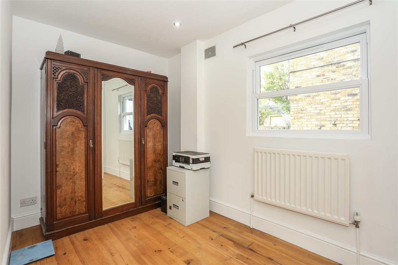 2 bed flat for sale in Huddleston Road 12