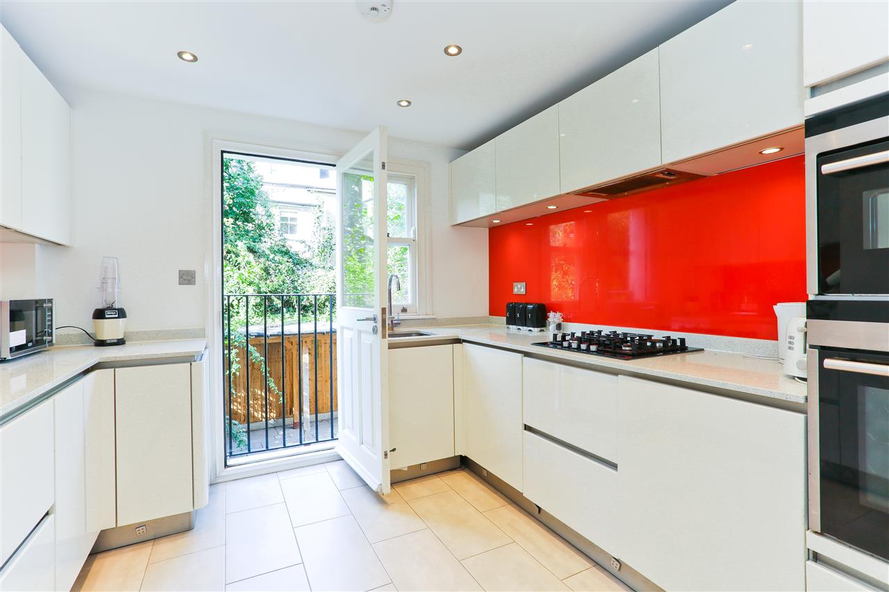 4 bed for sale in Corinne Road 4